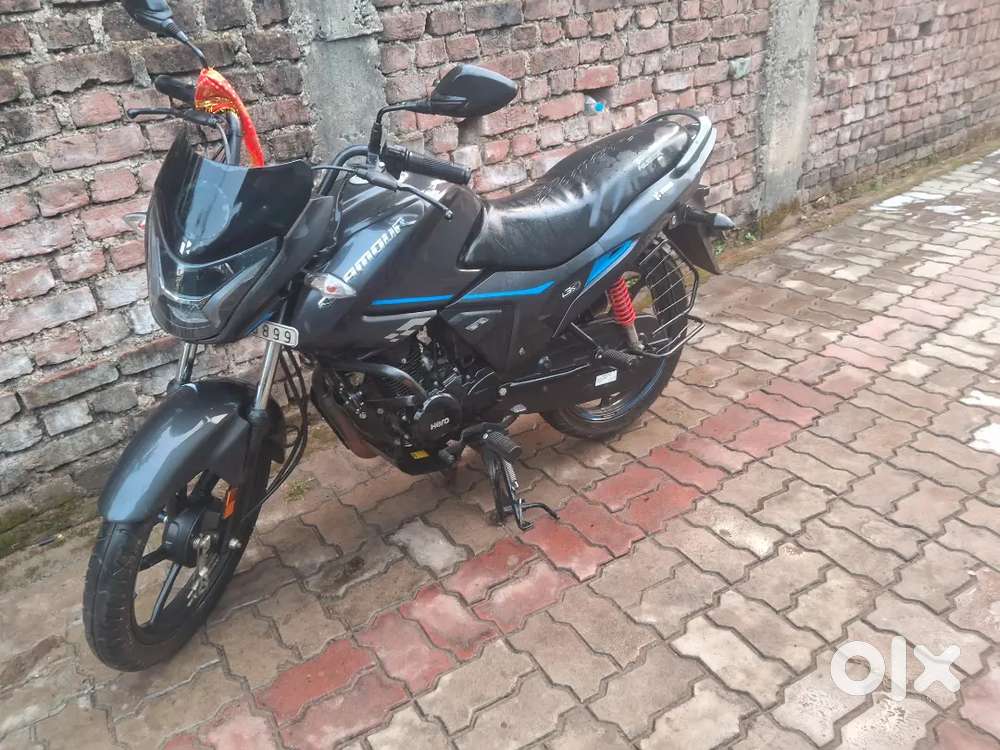 Glamour 125 cc engine with good mileage in mat black unique colour
