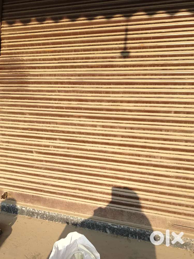 Ready to move 3 story shop main market balmiki chowk