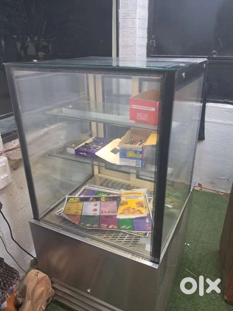 cake display counter