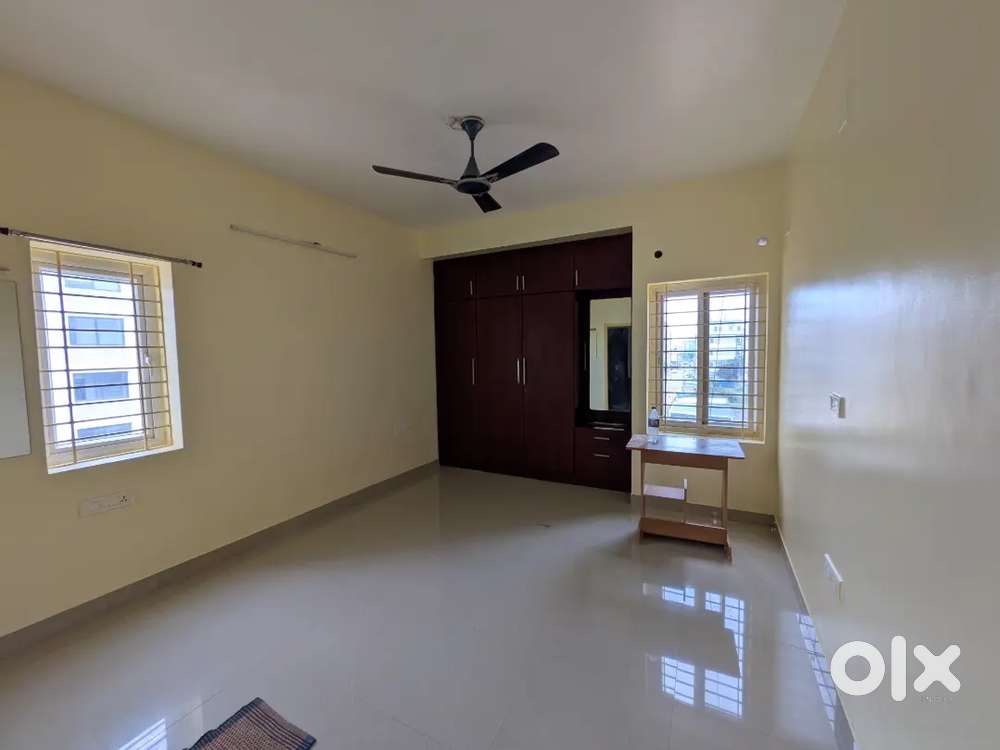 Spacious 3BHK FULLY FURNISHED READY TO OCCUPY FLAT  IN GOMATHI NAGAR