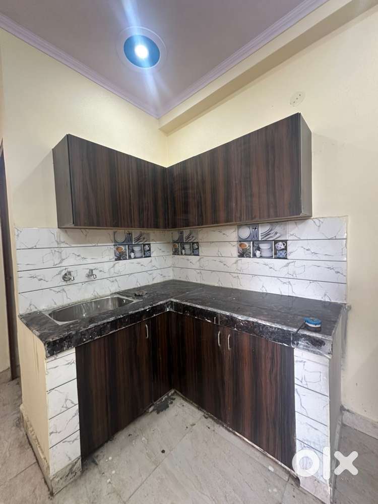 1bhk fully furnished available in nearby metro station and noida