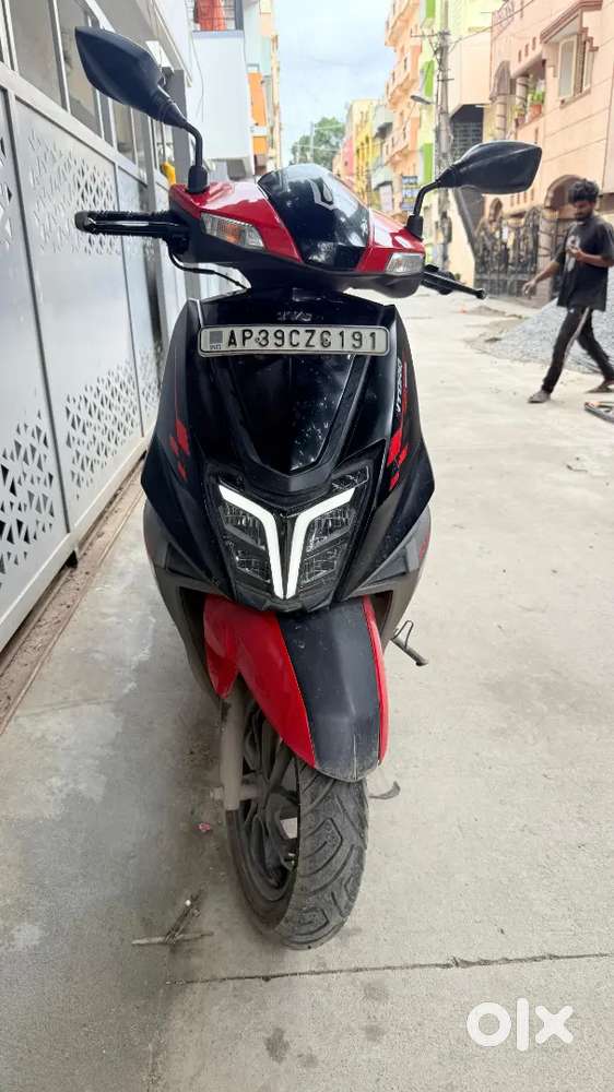 Every 1500 km, engine oil serviced scooty; BS6 Engine