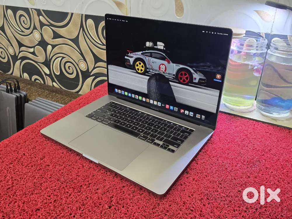 Apple Macbook Pro 2020 i7 16gb 512gb 5.5gb Graphics 16inch Retina