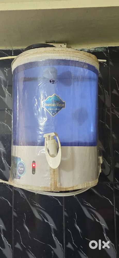1 year OLD Urgent sale Fridge and water filter