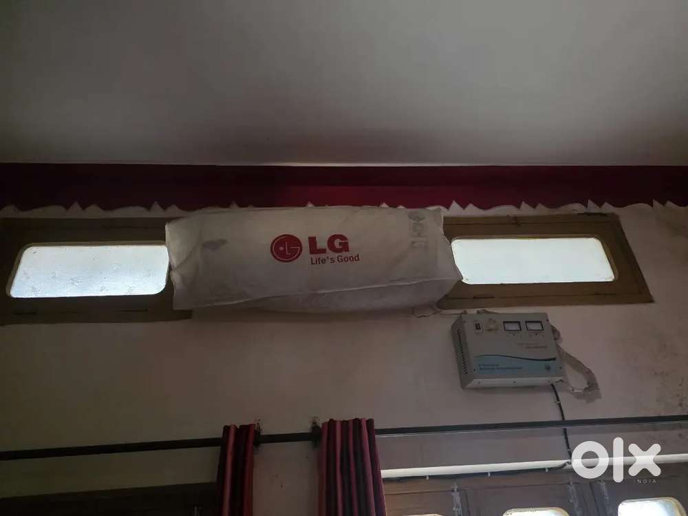 Lg 1 tonn air conditinor almost new