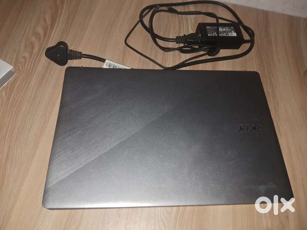 Acer good condition only display it is broken