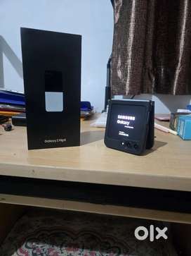 SAMSUNG GALAXY Z FLIP 5 (8/512GB) FULL KIT, LIKE A BRAND NEW CONDITION