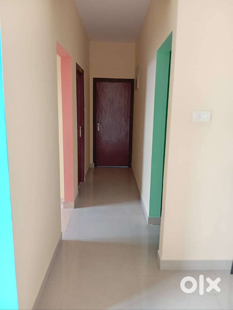 Ideal group, new flat, well maintained, power back up, 3 sides open