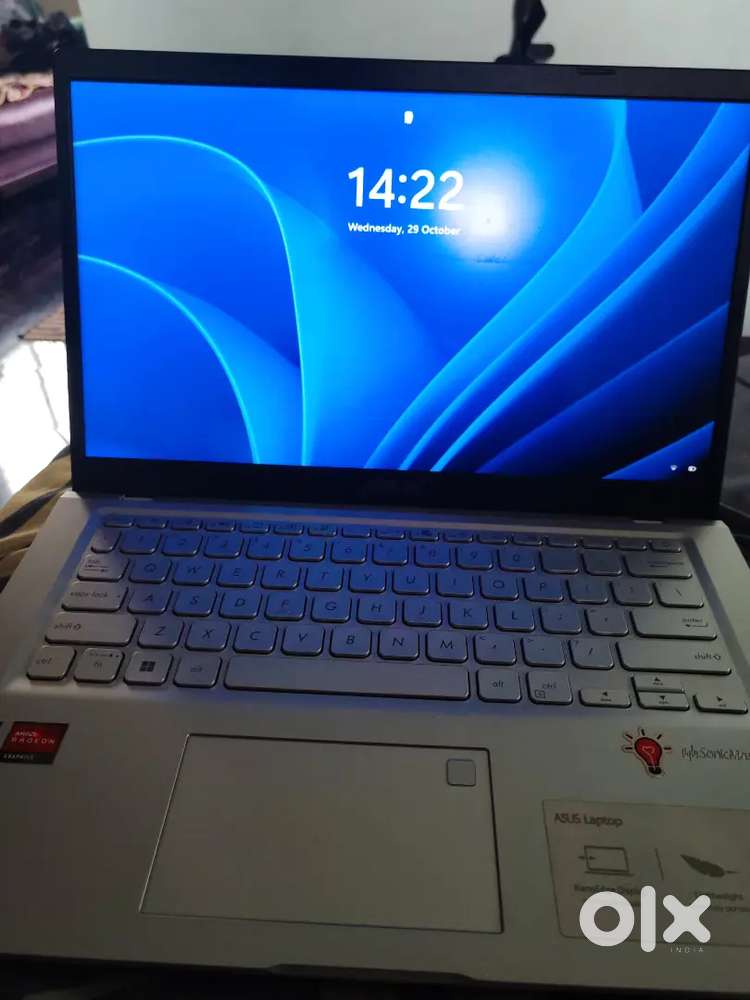 Selling my personal new laptop