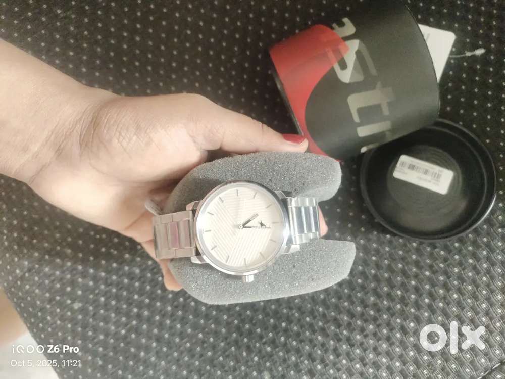 Fast-track watch for sell 1 year waranty