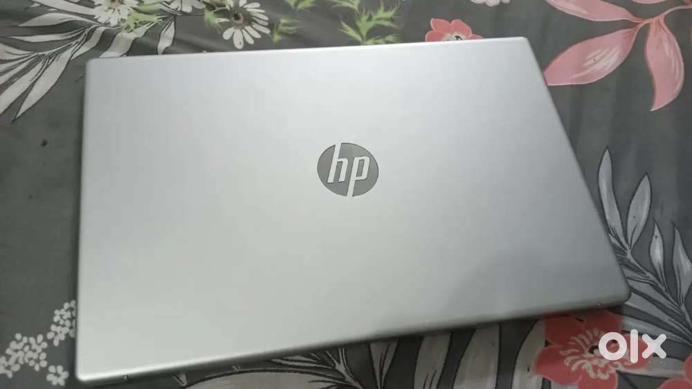 I am selling my new HP i3 laptop