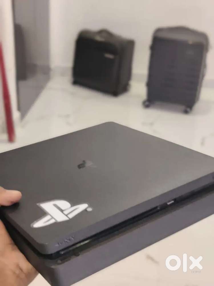PS 4 (play sation 4)