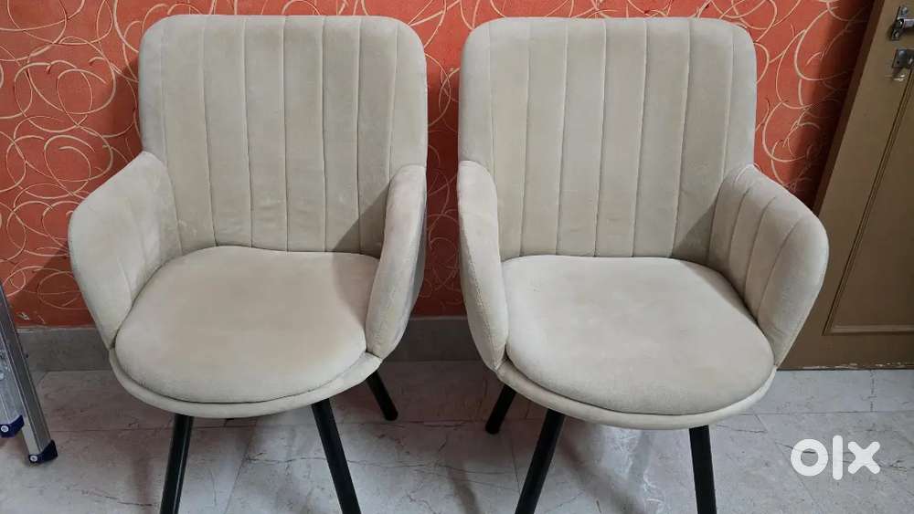 Unised Used Pair Of Chairs with arm rest set of 2