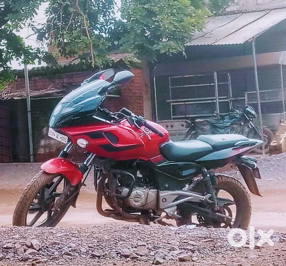 WINE RED PULSAR 220 2013 model