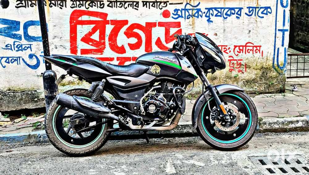 PULSER 125
