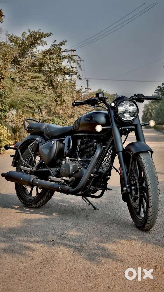 Classic 350 reborn brand new stealth black just 2 months old