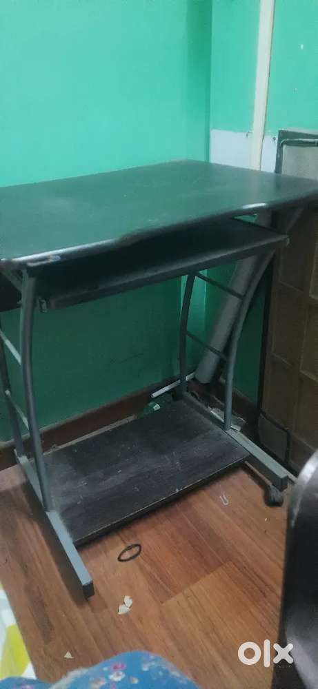 Used computer table with keyboard drawer