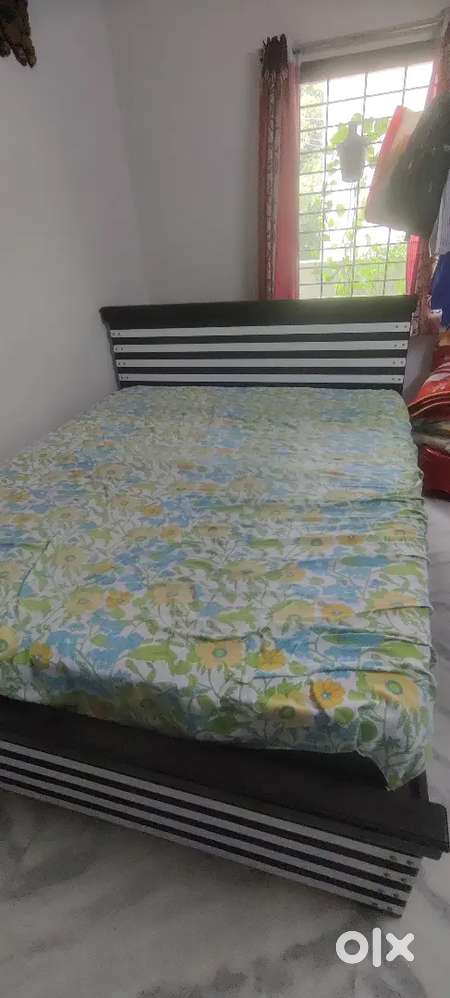 Queen Size Cot with Wakefit Mattress