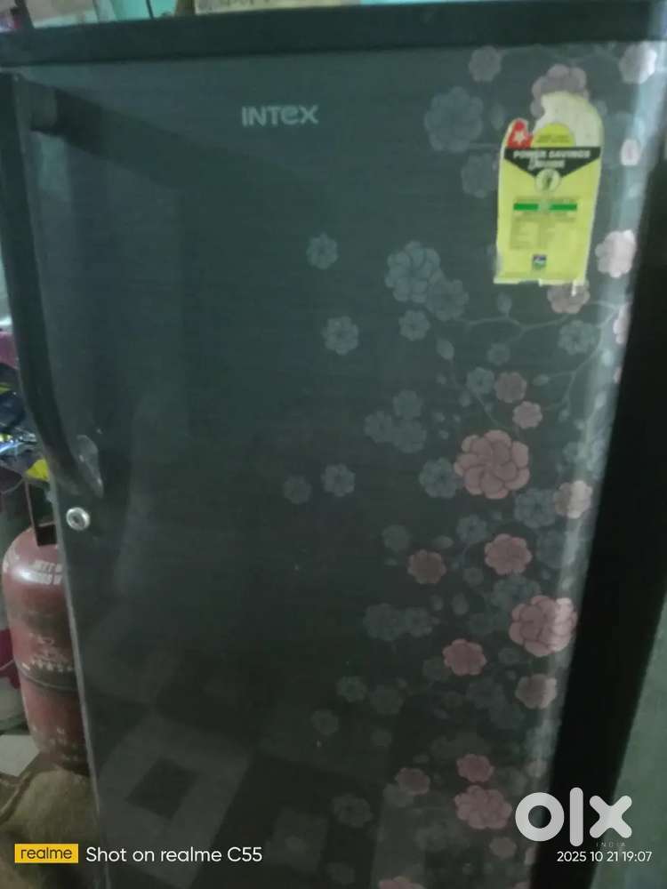 Aachi hai koi problem nhi hai new leni hai isiliye sell kar rhi