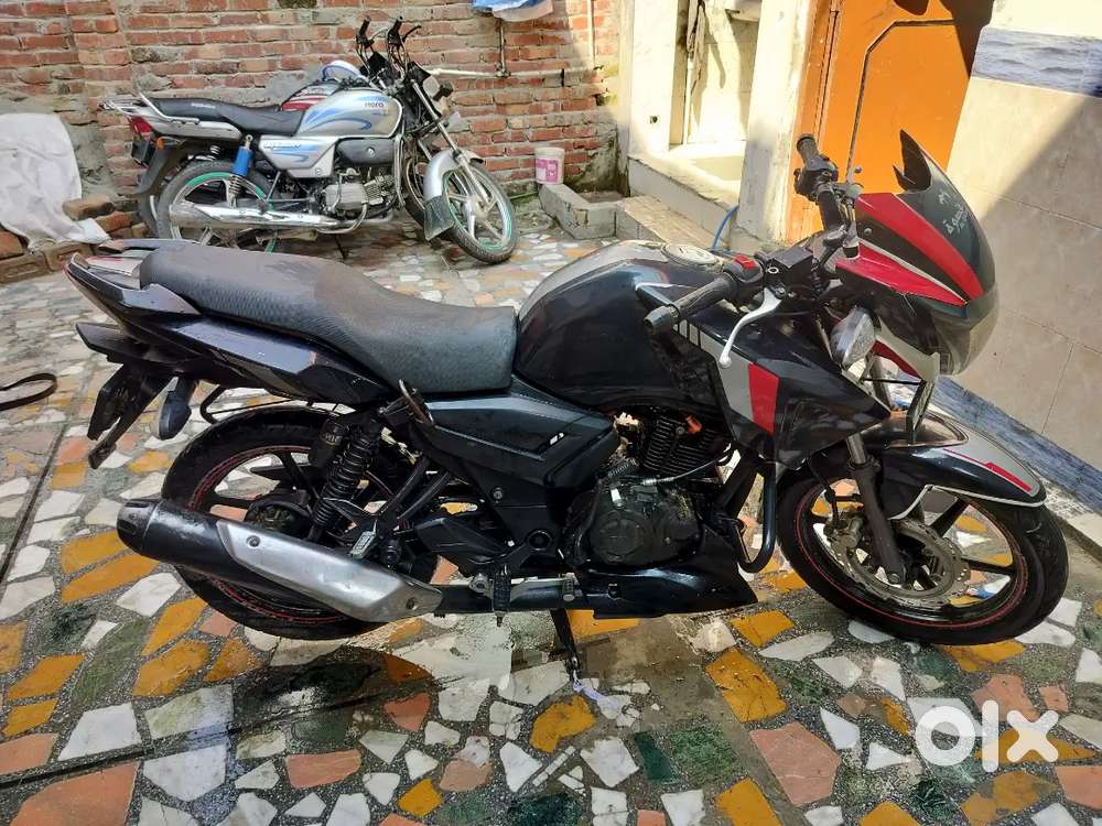 Gadi bohot saf hai single hand chali hai