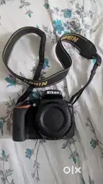 DSLR Camera - Nikon D5500 with 18-140mm lens