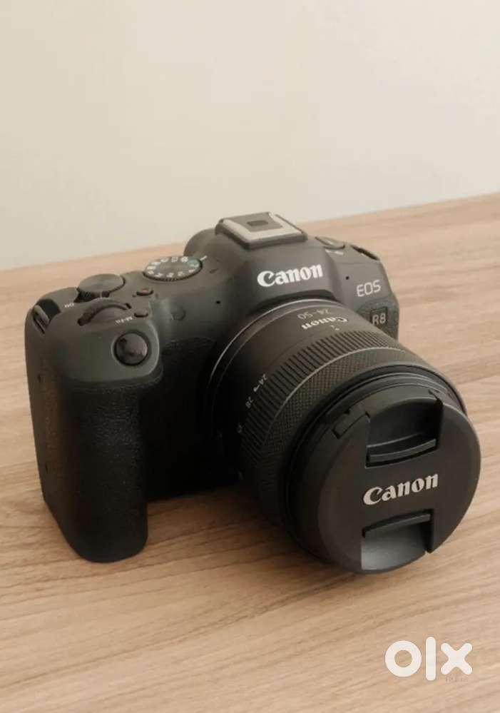 Canon R8 Camera 24.2mp w 3000 SC w RF 24-50mm F4 IS USM Lens