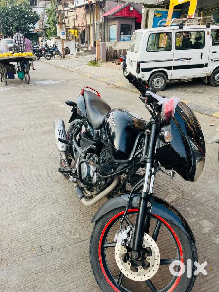 Pulser 150 cc second owner good condition new tyre insurance expired