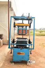 Hollow block machine