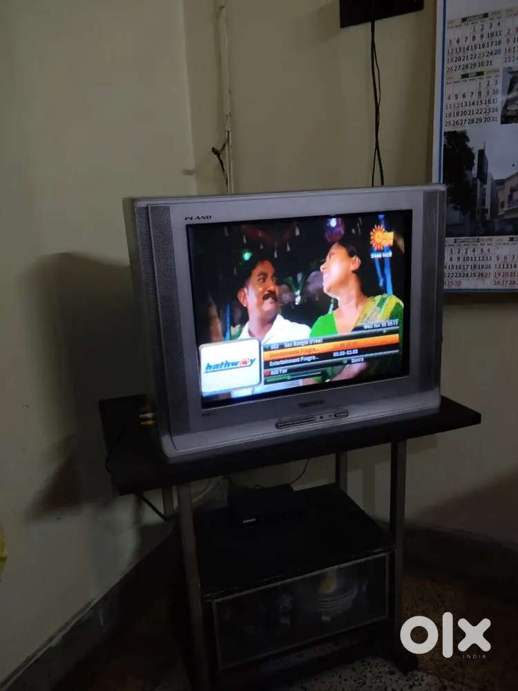 Samsung 21-inch CRT TV with TV Stand/Table – Good Condition
