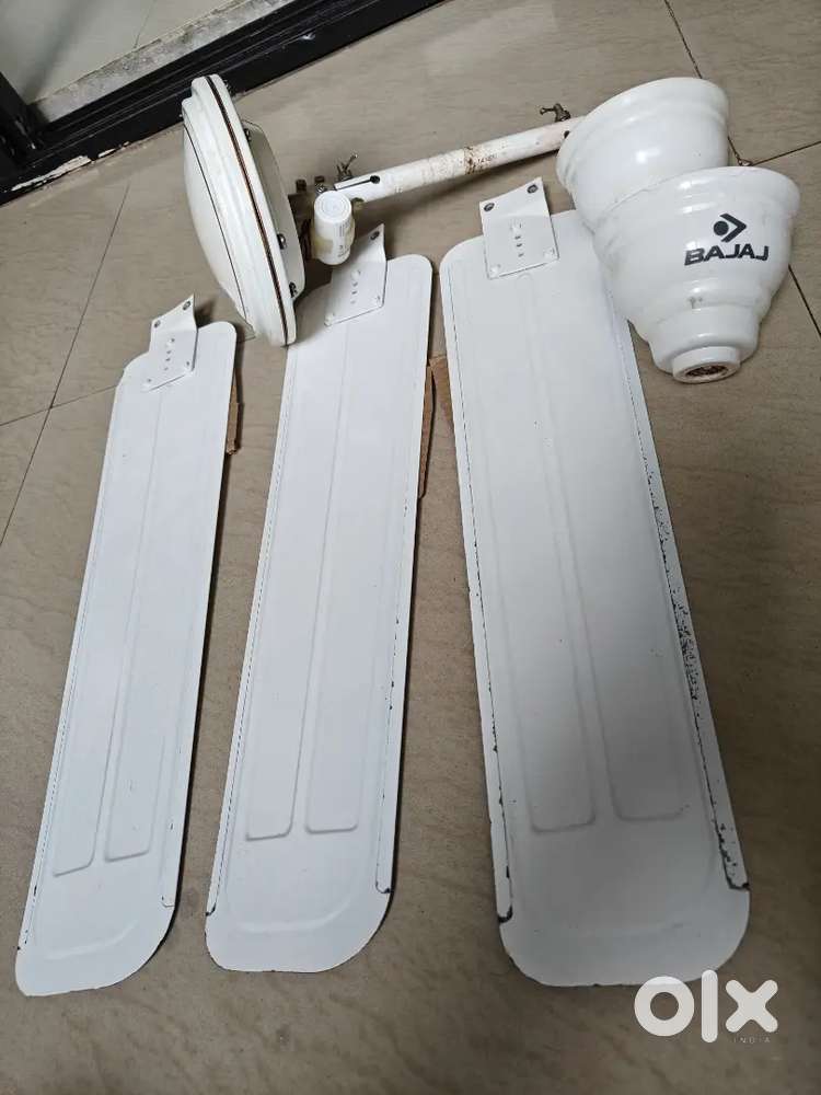 बजाज सिलिंग फॅन 1200mm विकणे आहे.