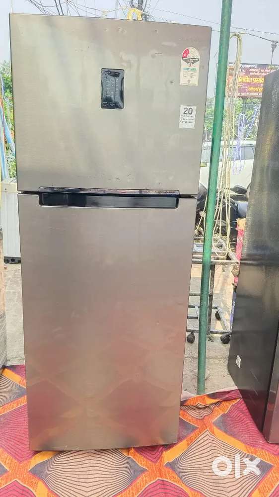 Samsung  brand new condition scratch fridge 1 year warranty