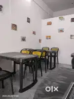 Ankit fast food me kam karne ke liye ladko or ladkiyo ki avashyakta