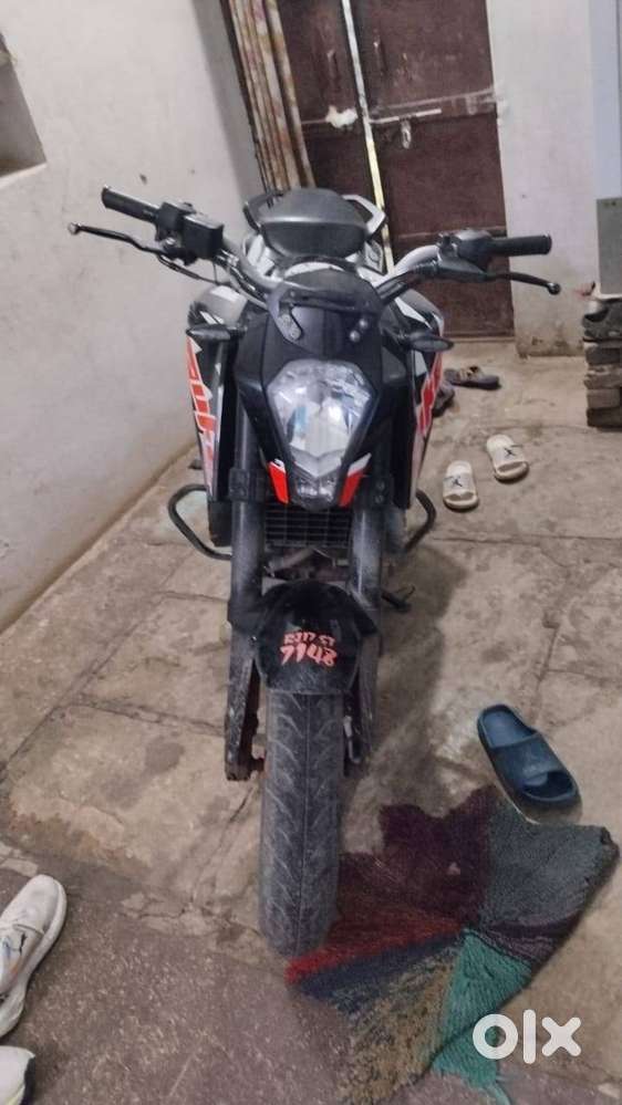 KTM Duke 200 cc bike  good condition nd good looking bike