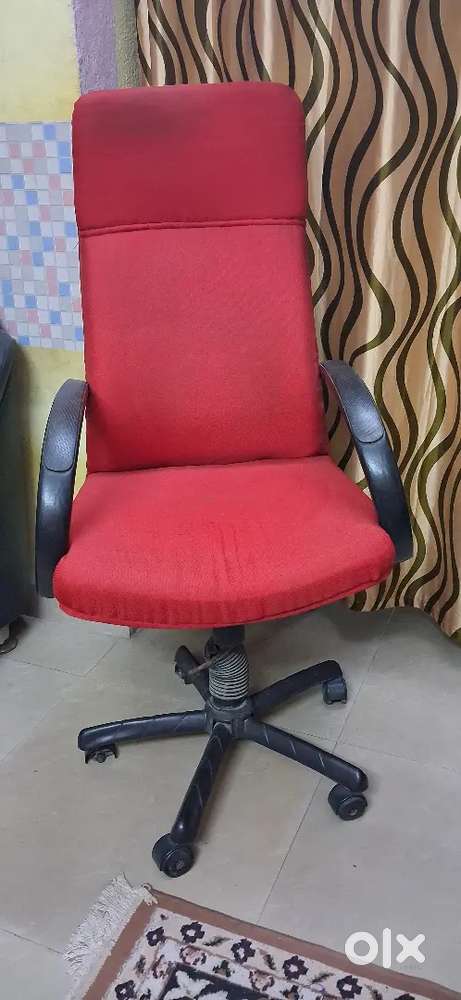 Red Revolving Office Chair – Comfortable & Adjustable