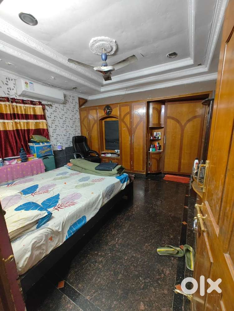 PG room for gents bachelorsvery primearea main road bit easy going way