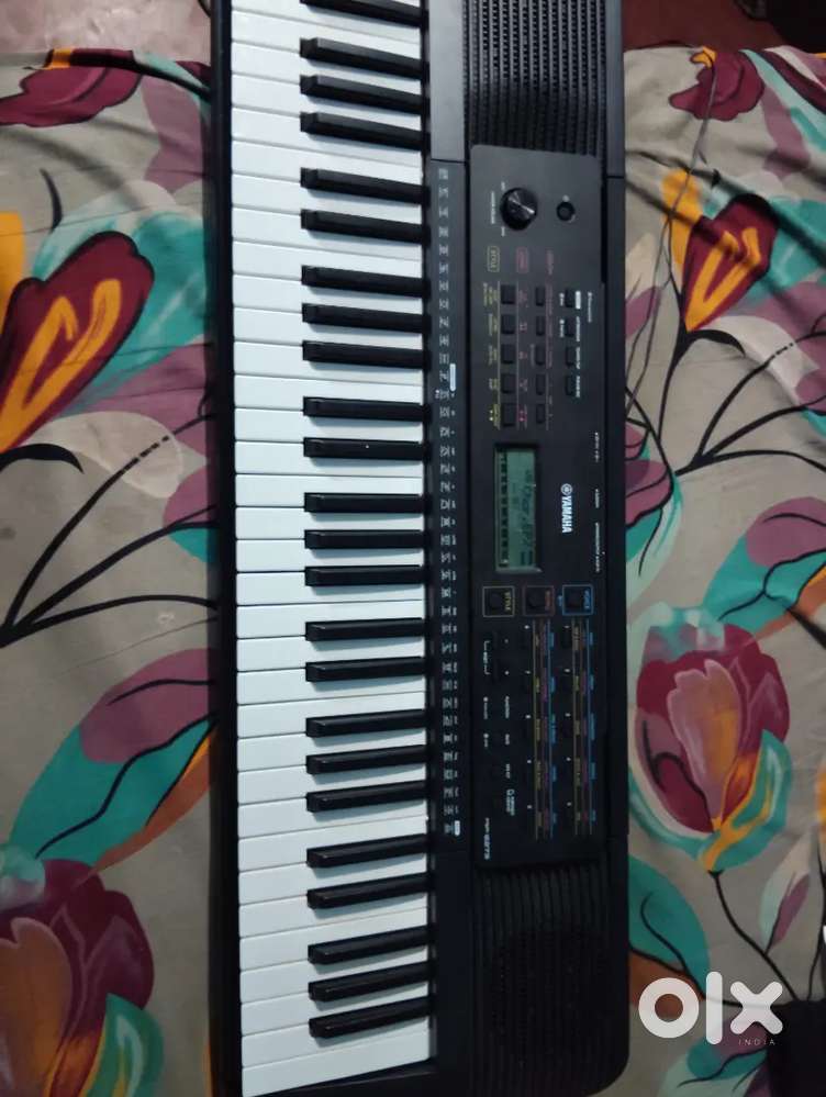 This is a keyboard. (Yamaha psrE273)