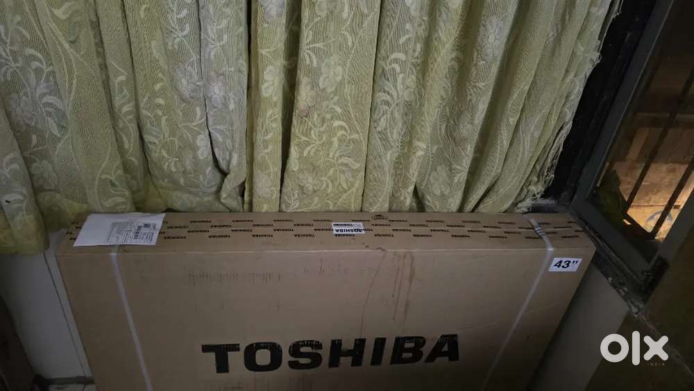 Toshiba QLED smart TV 43inch Silver