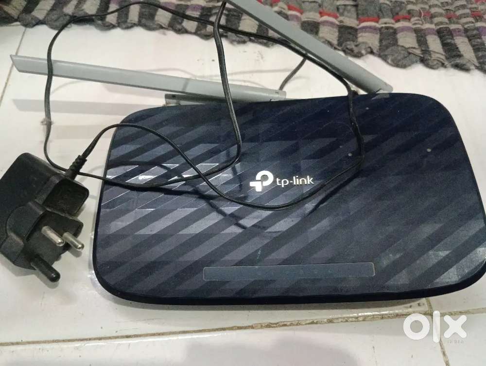 WiFi router with box