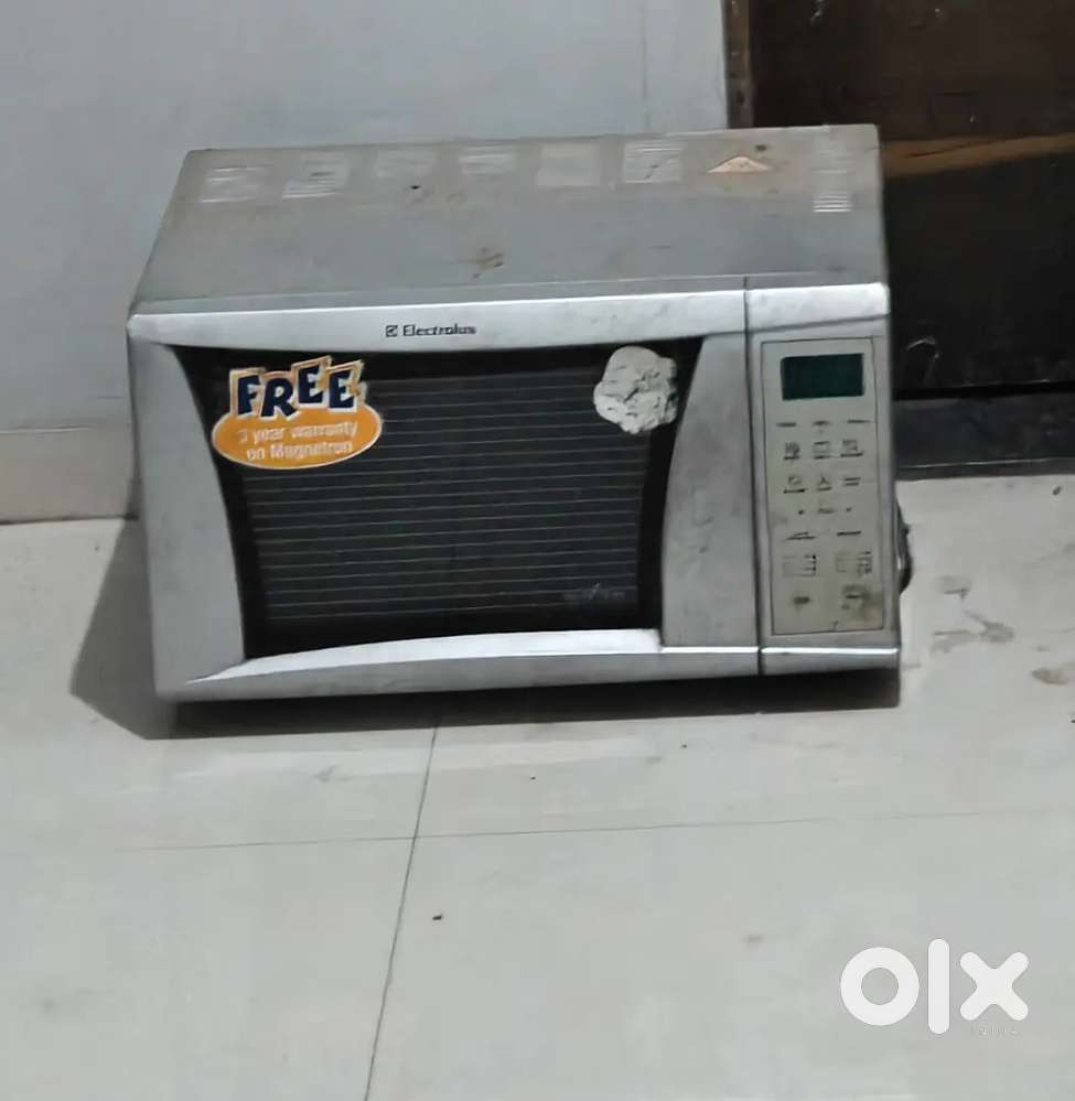 Microwave Electrolux oven at Rs.1500