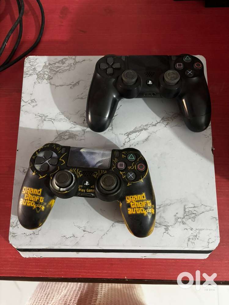 Ps4 gel brek with 2 controllers
