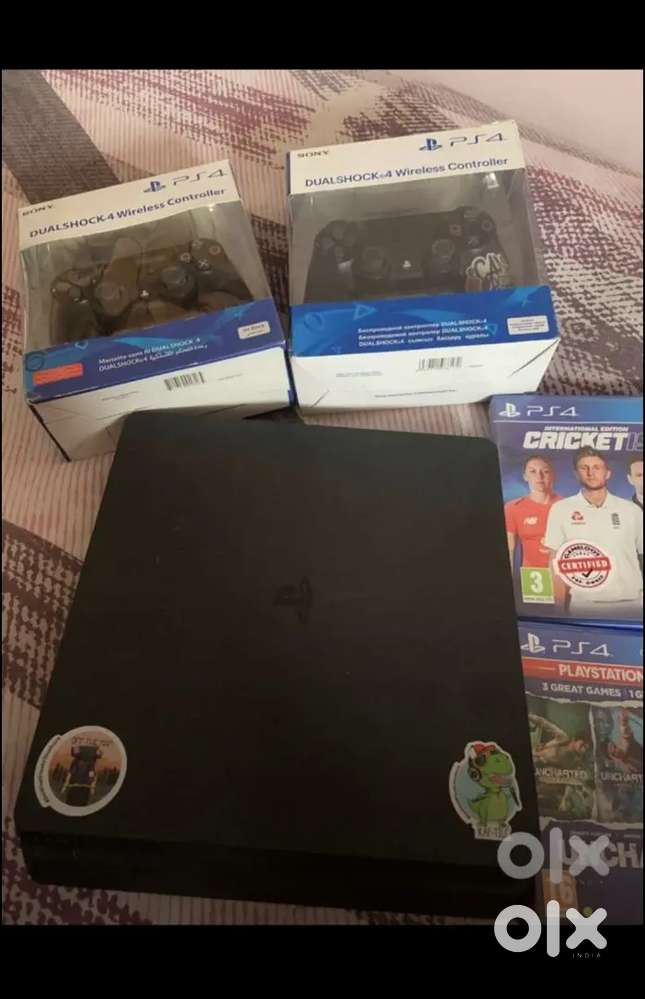 Brand new condition PS 4 [1 TB] PLAY STATION