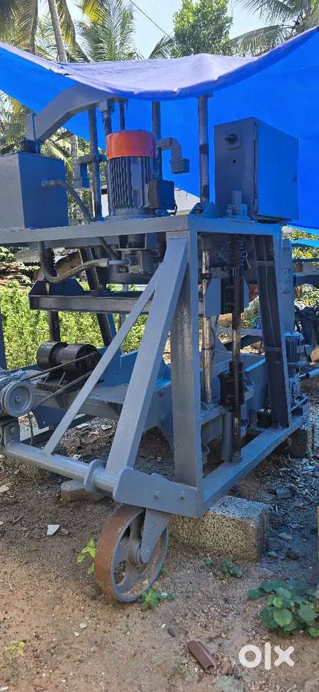 Hollow bricks or solid block making machine