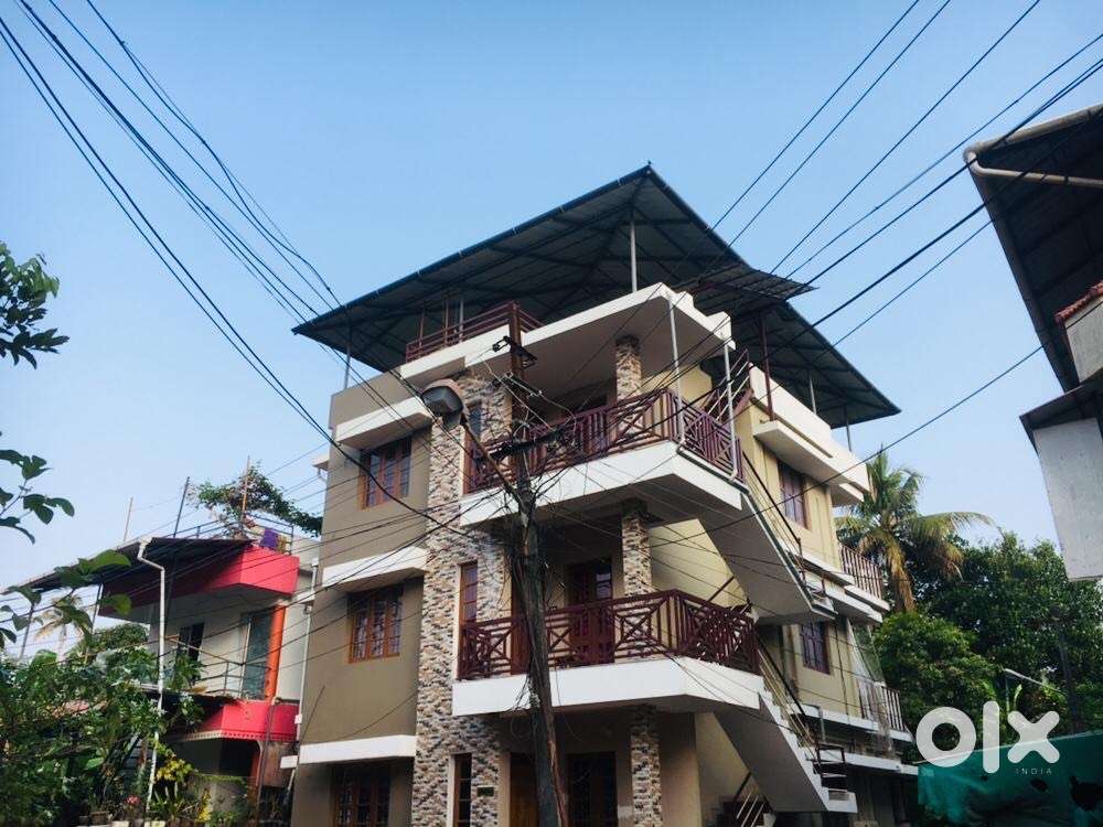 1st floor for rent2 bhk.18000 rs at Palarivattom behind spices board.