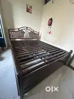 METAL KING SIZE  BED FOR SALE