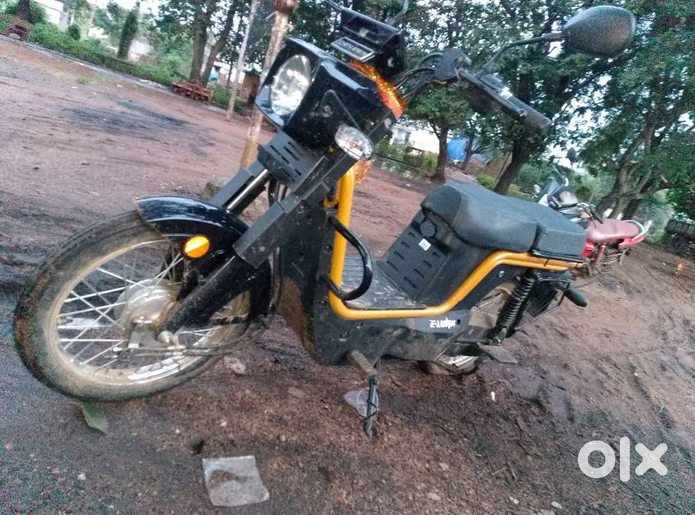 Kinetic YELLOW Bike