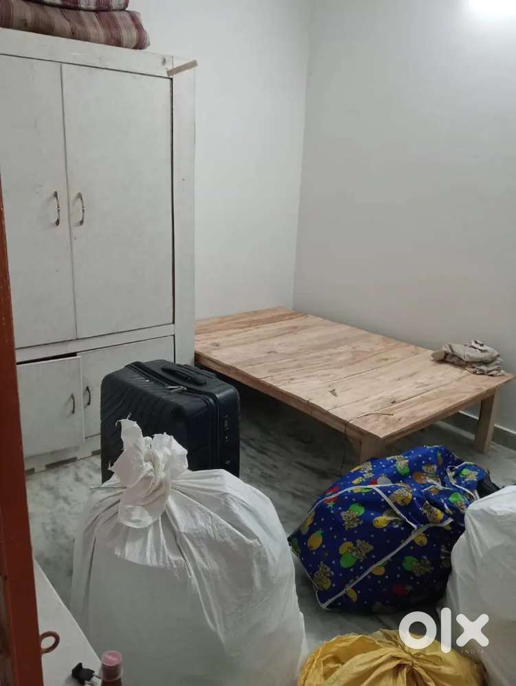 Couples, girls, boys, allowed 1 room set for rent