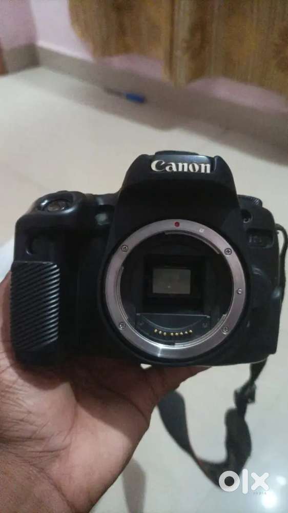 Canon DSLR 77d