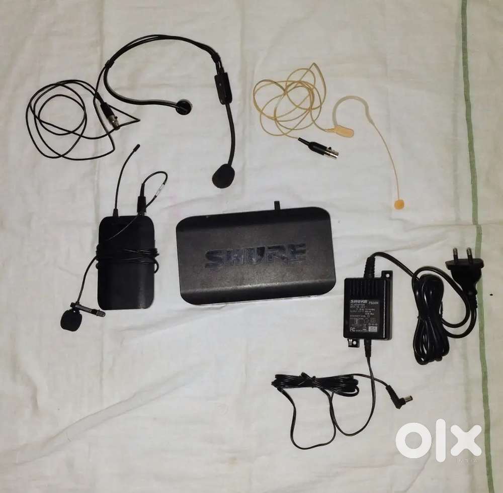 Shure BLX4 Wireless Mic Set with 3 lead Shure MX153T/O, PGA31-TQG, CVL