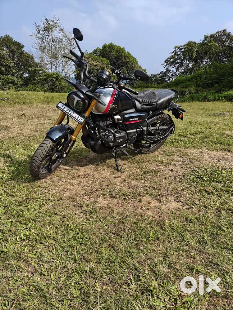 TVS Ronin, Mid glacier silver, 2025 August purchase for sale
