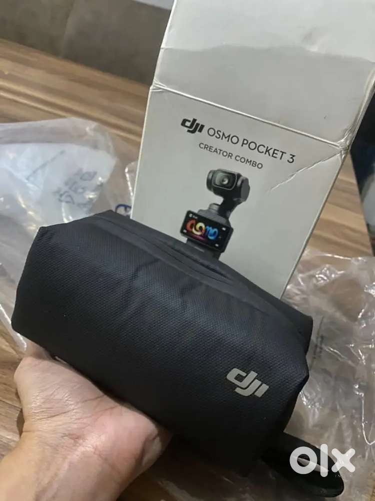 DJI Osmo Pocket 3 (4K and 9.4MP 120 FPS) Creator Combo